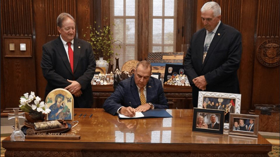 Governor Signs Judicial Privacy and Sunshine Law Reform Into Law
